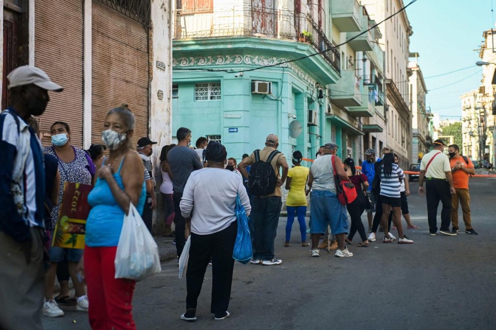 CUBA-ECONOMY-CRISIS-FOOD-QUEUES